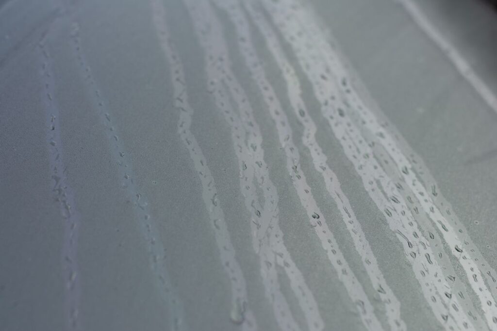 Waterspot – czym sa zacieki po wodzie na lakierze i skad sie biora