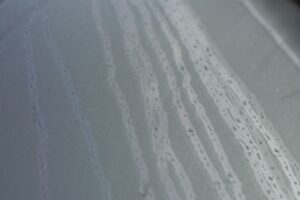 Waterspot – czym sa zacieki po wodzie na lakierze i skad sie biora